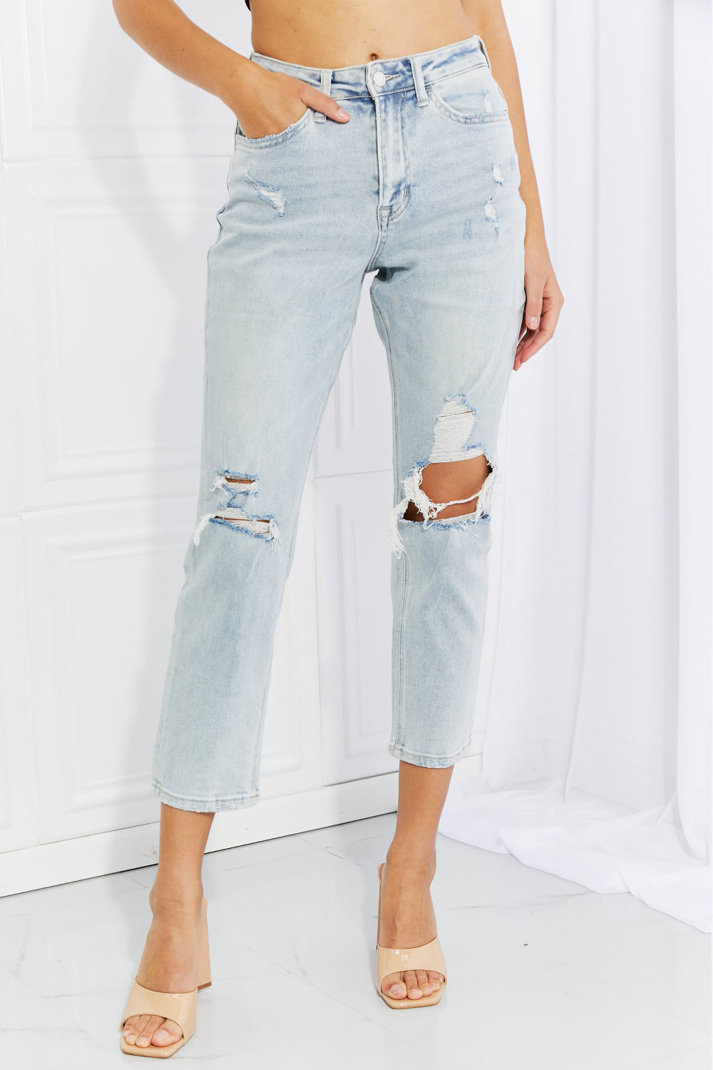 Distressed Cropped Jeans