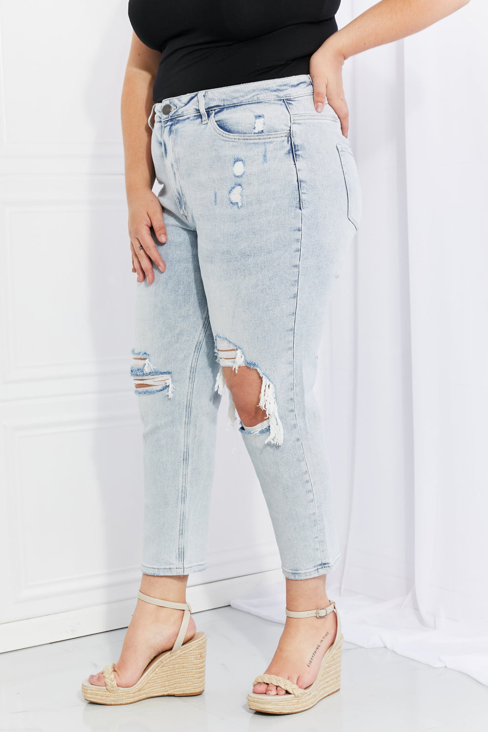 Distressed Cropped Jeans