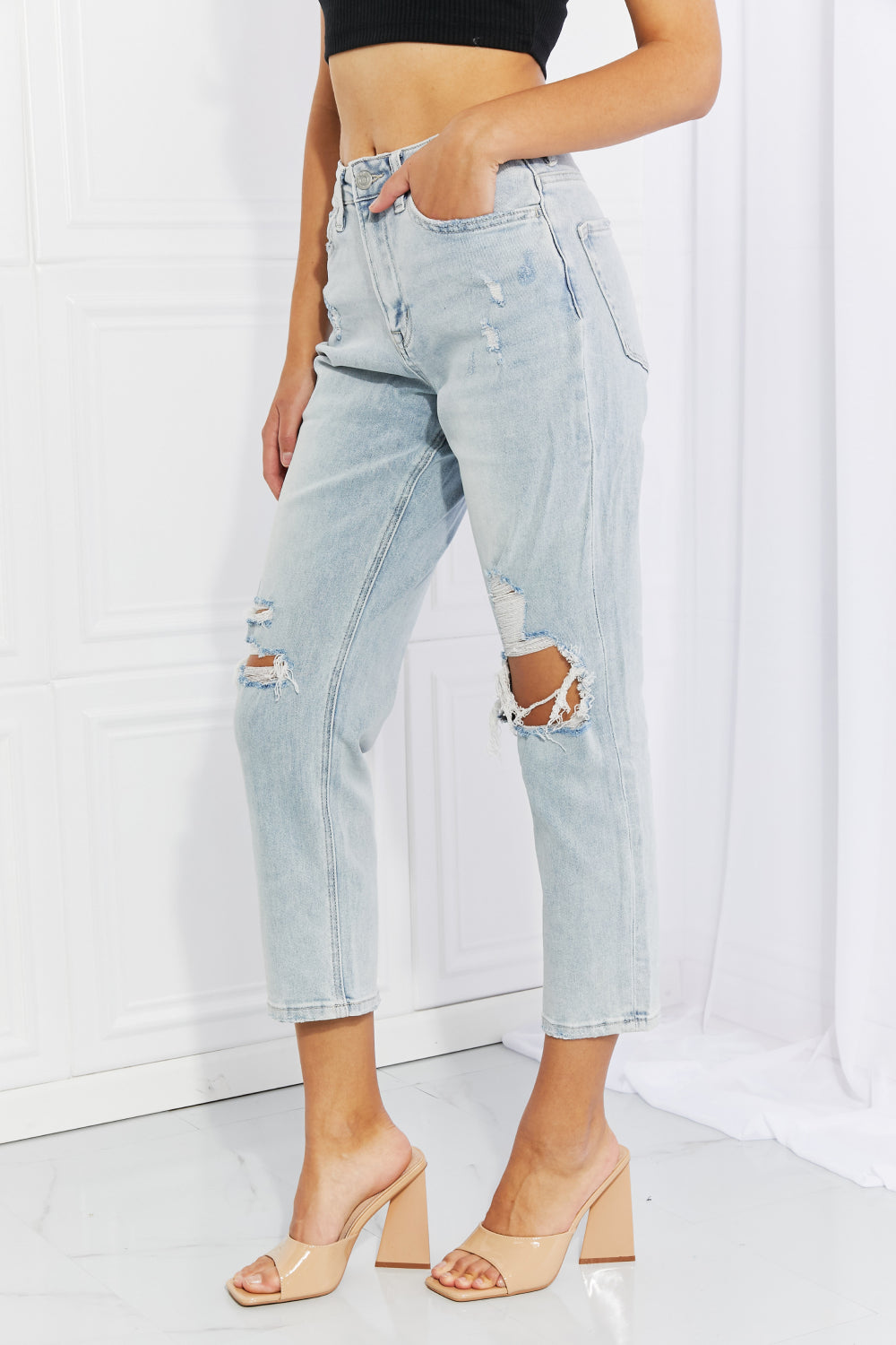 Distressed Cropped Jeans