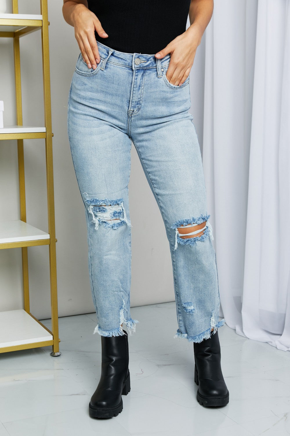 Distressed Cropped Jeans