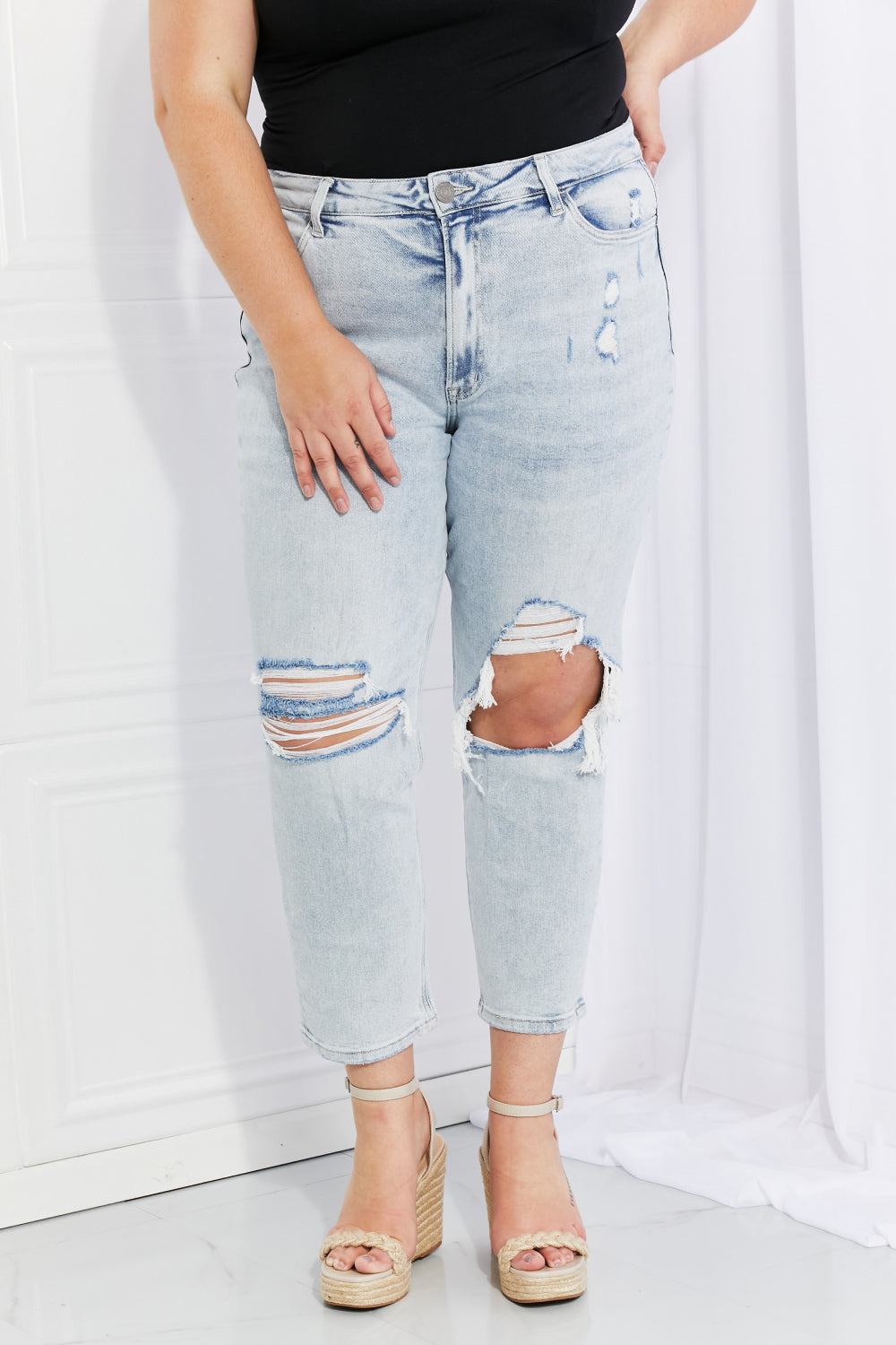 Distressed Cropped Jeans