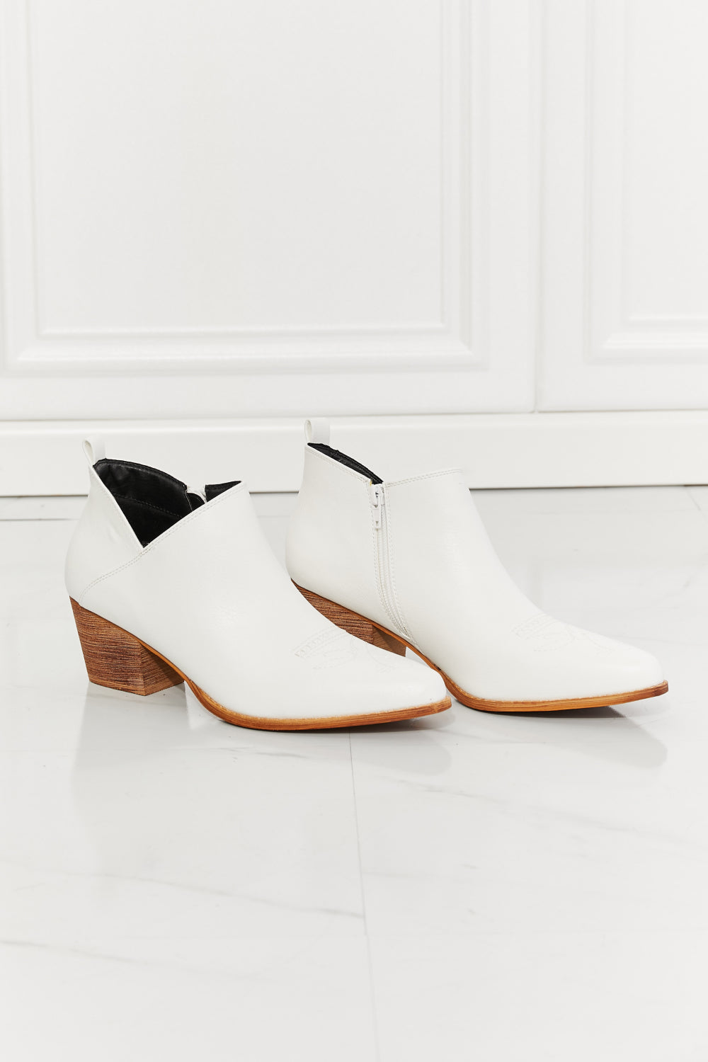 MMShoes Trust Yourself Crossover Cowboy Bootie in White