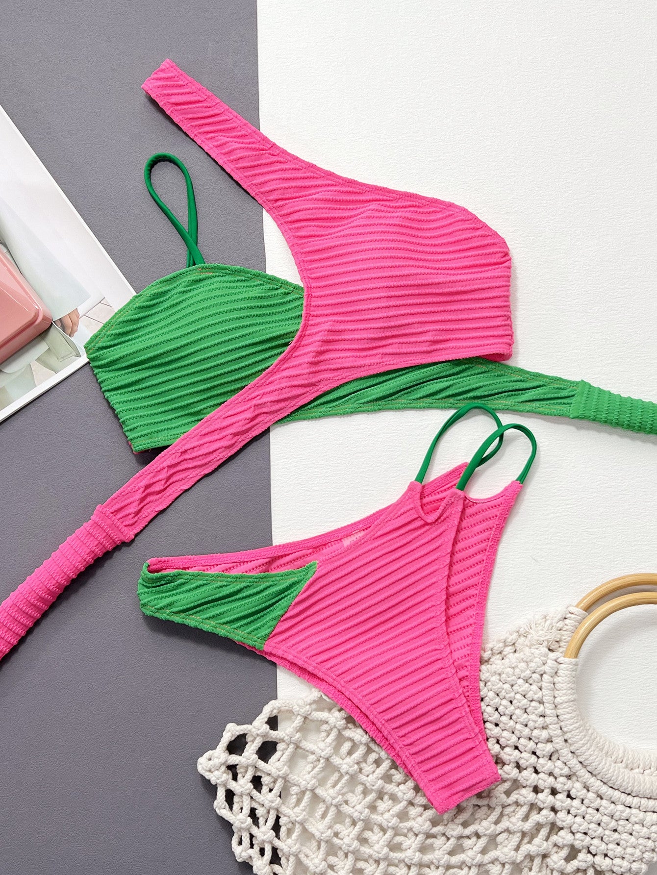 Contrast One-Shoulder Two-Piece Swimsuit Set