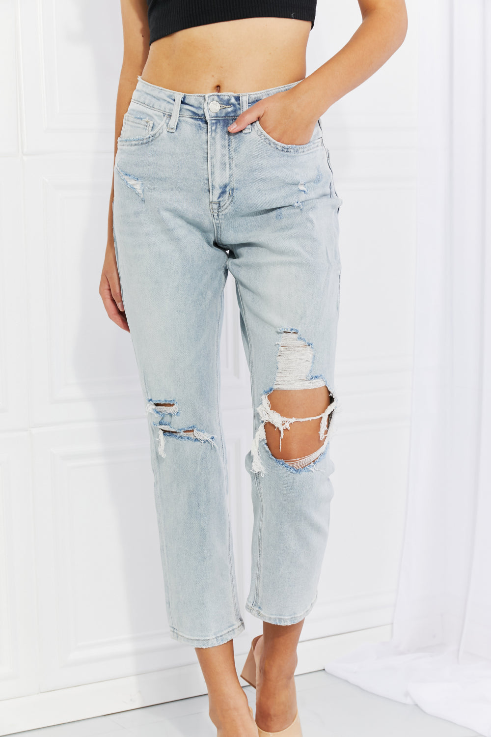 Distressed Cropped Jeans