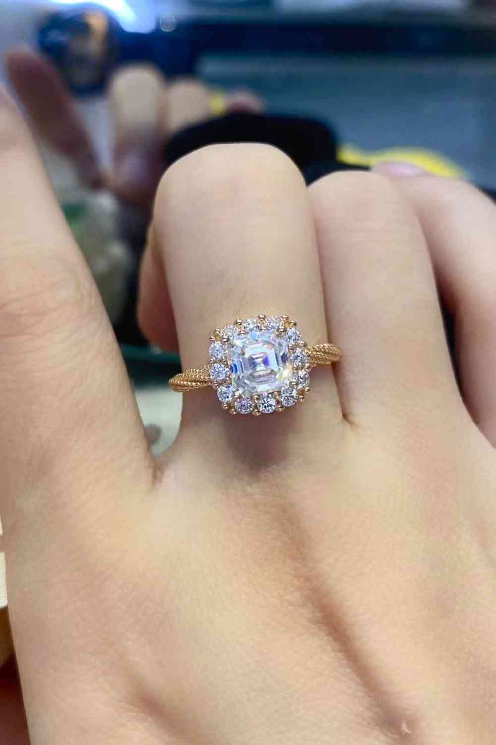 1 Carat Moissanite Twisted Ring
