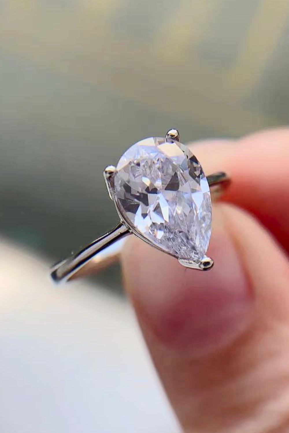 How much is a hot sale 2 carat moissanite worth