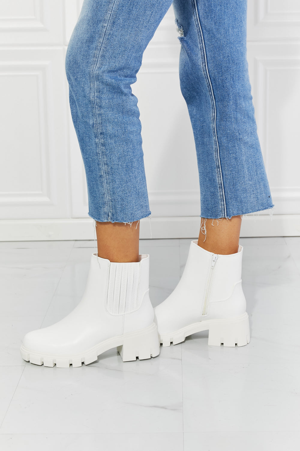 MMShoes What It Takes Lug Sole Chelsea Boots in White
